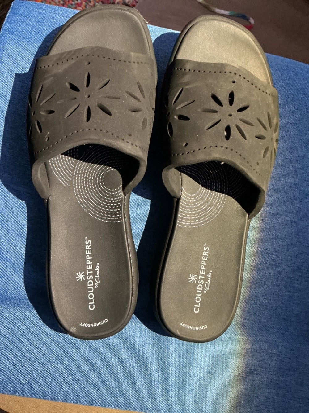 Clark Cloudsteppers cushion soft sandal size 8